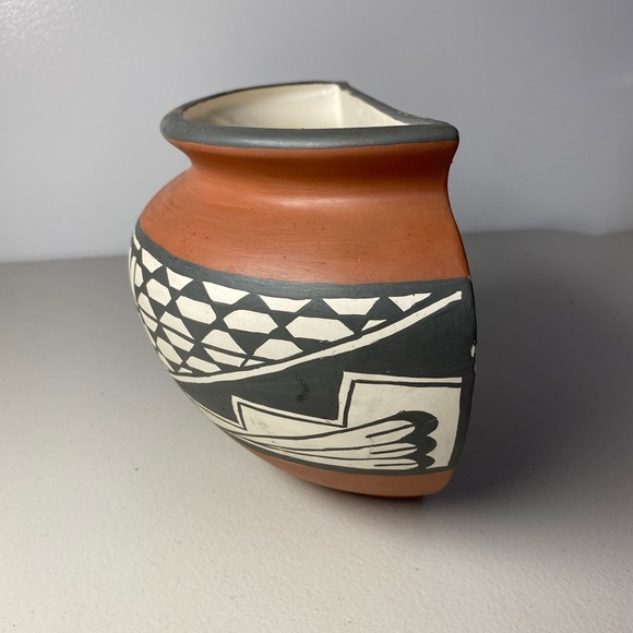 Authentic Signed Pueblo Native American Pottery ‘93 - Picture 2 of 5